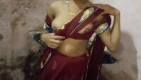 Indian Xxxsex Video पति के रोमांस से उत्तेजित हुई बीवी ने खुद निकाली पैंटी वीडियो