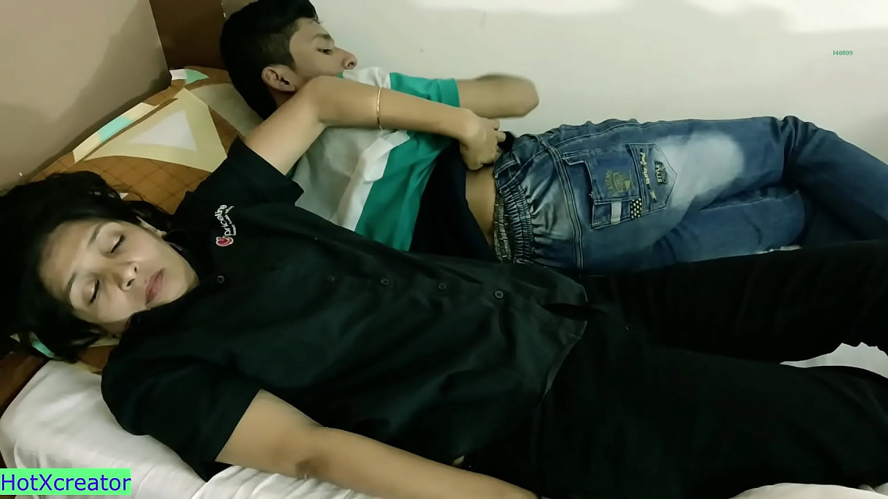 Porn Videos Hindi सोई बीवी की चूत और गांड पति ने खोलकर देखा तो कंडोम पाया  वीडियो Xxx Video 2025